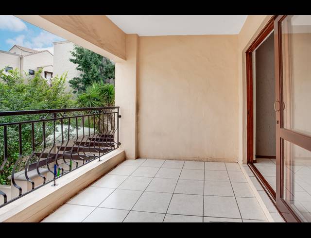 2 BEDROOM APARTMENT FOR SALE IN LONEHILL